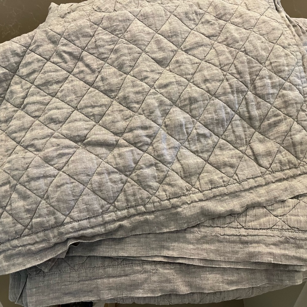 POTTERY BARN KING QUILT & SHAMS